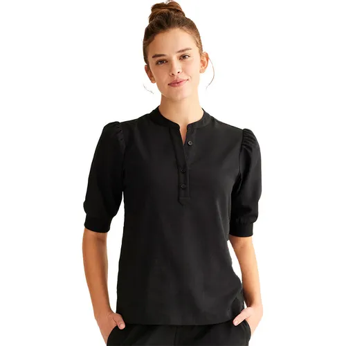 Healing Hands Women's Kodi Scrub Top HH803. Embroidery is available on this item.